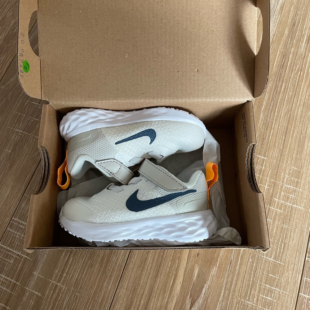Baby Nike shoes size 4C
